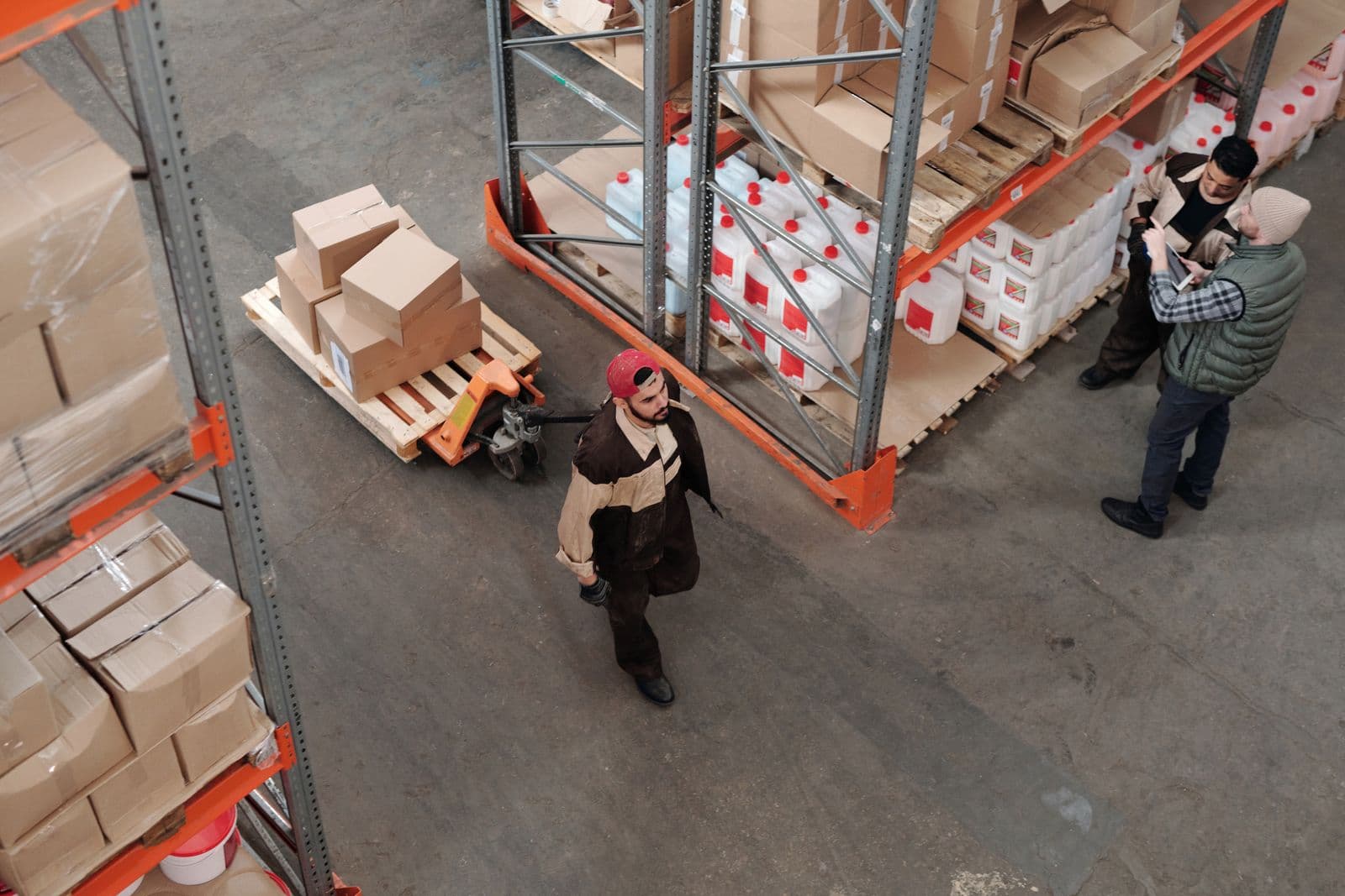 Cajas de mercadería recibidas de un proveedor listas para registrar